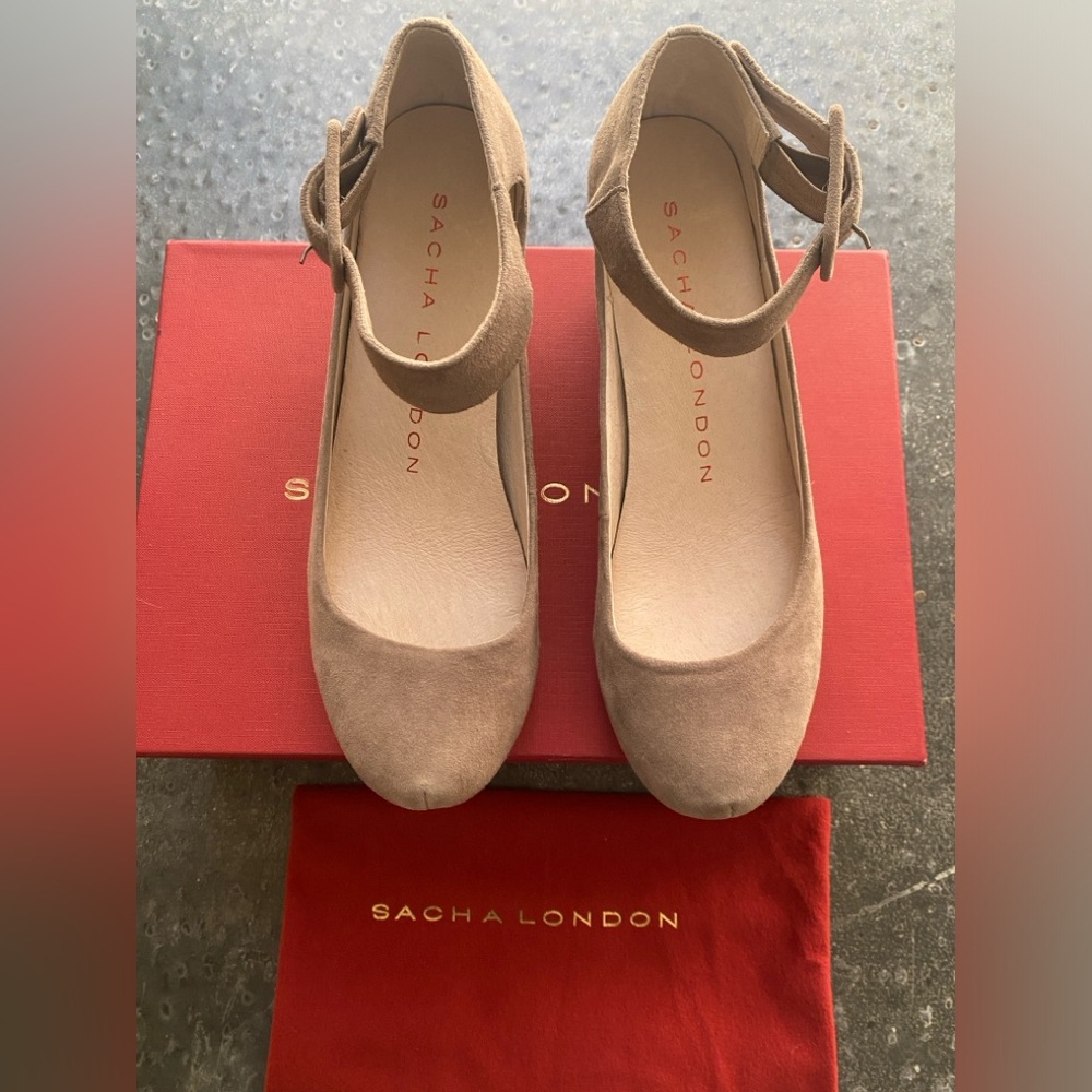 Sasha London Ladies Suede Taupe Shoes 8.5